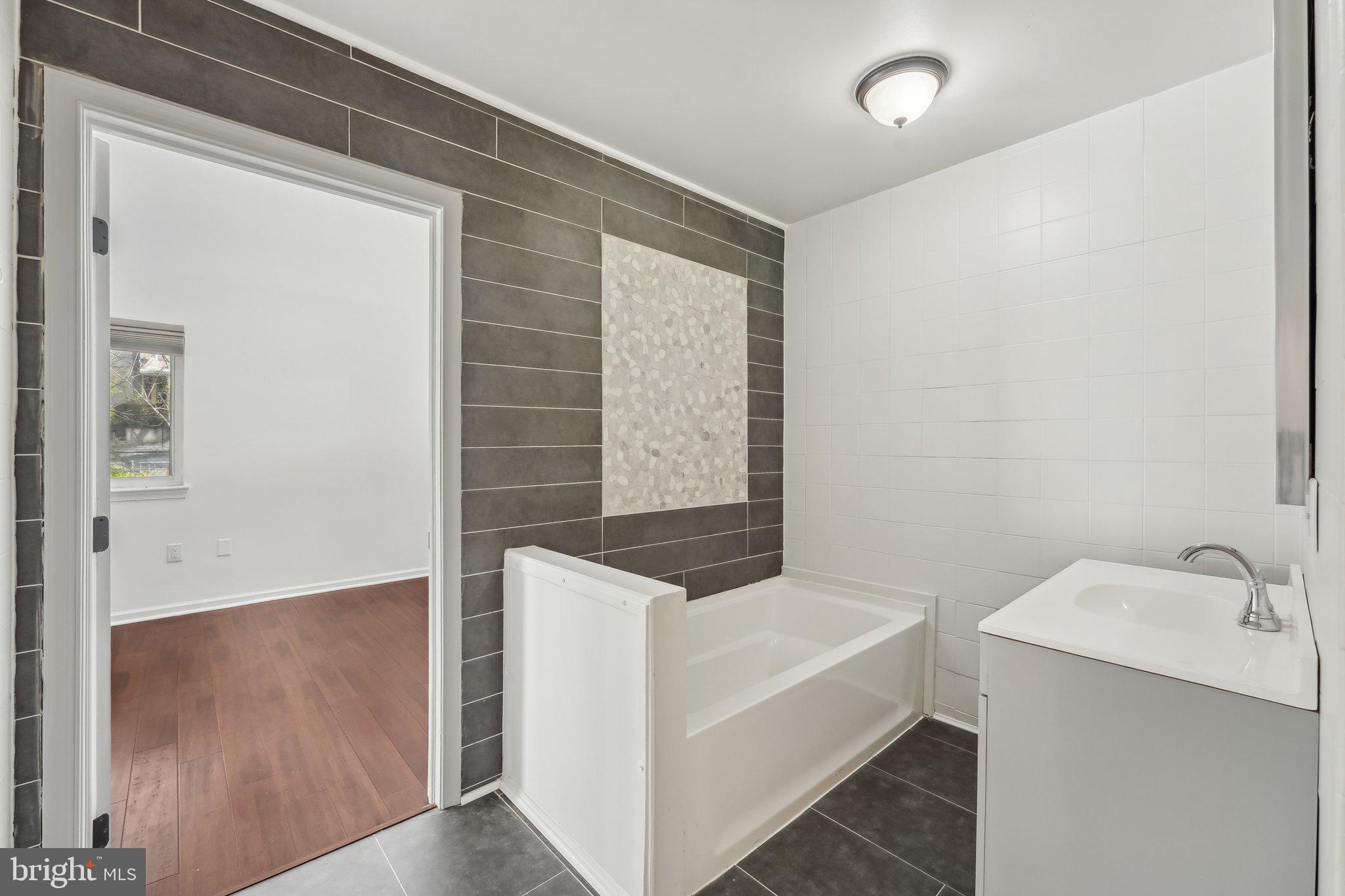 EAST FALLS - Residential