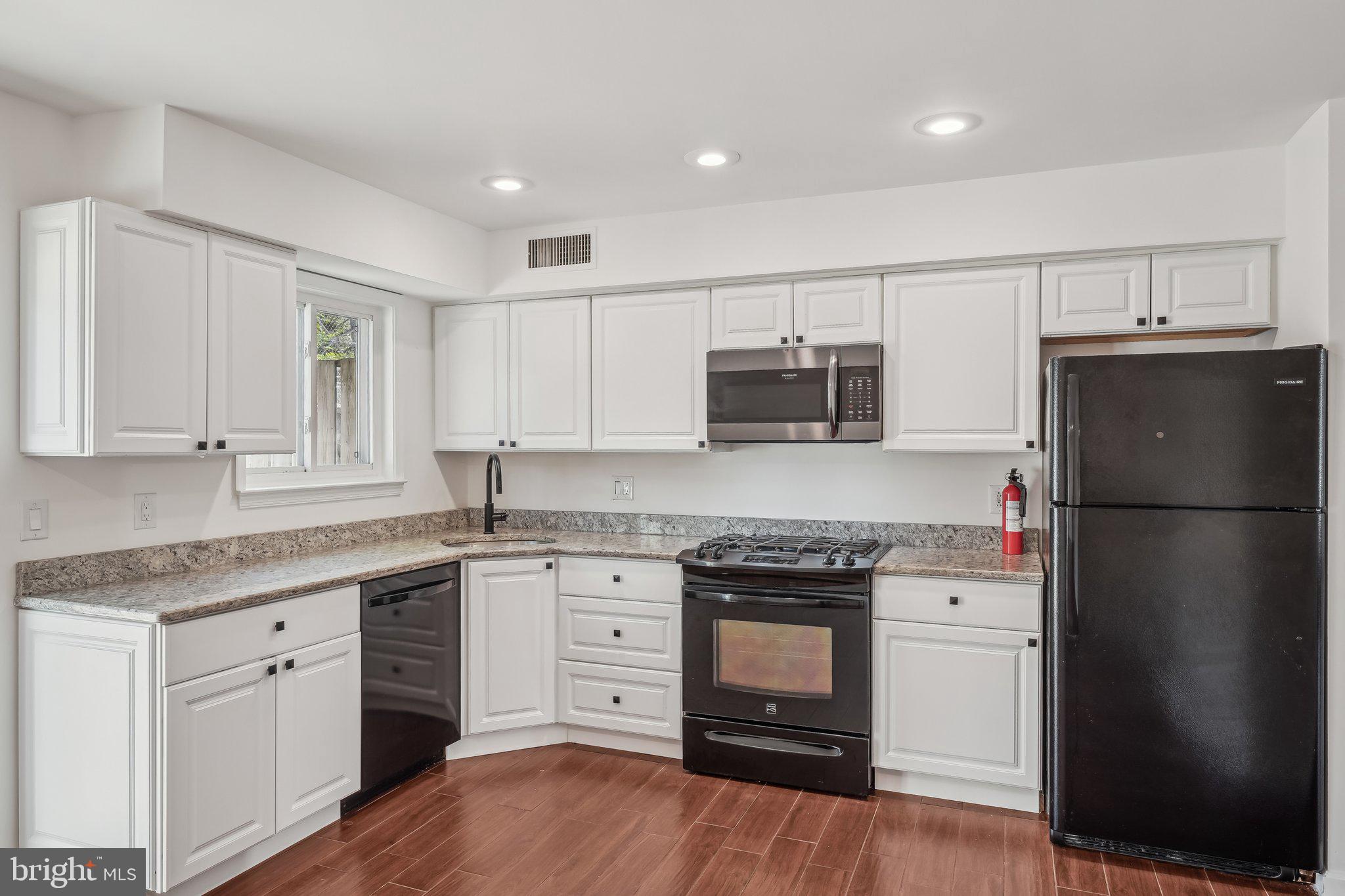 EAST FALLS - Residential