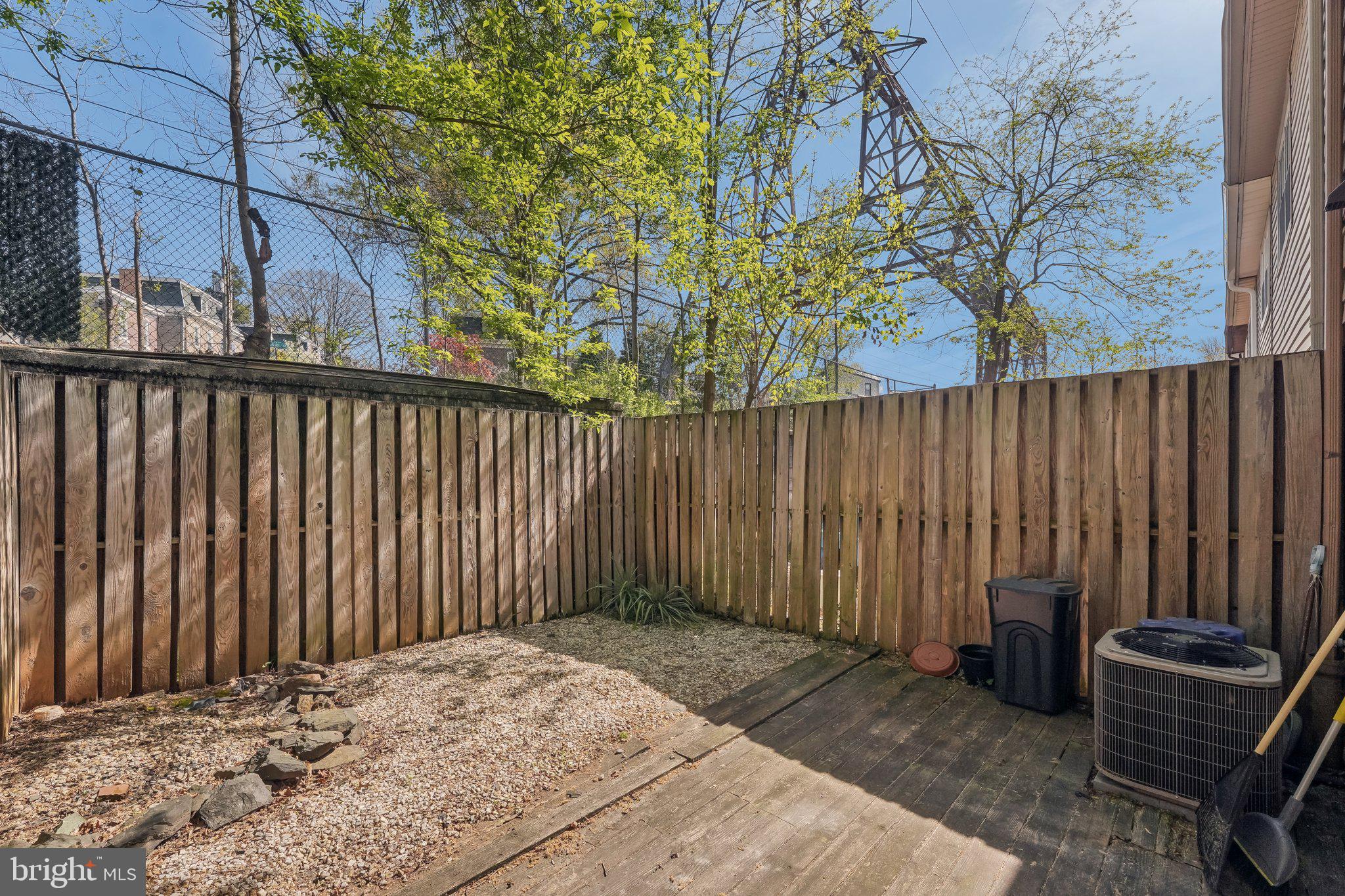 EAST FALLS - Residential