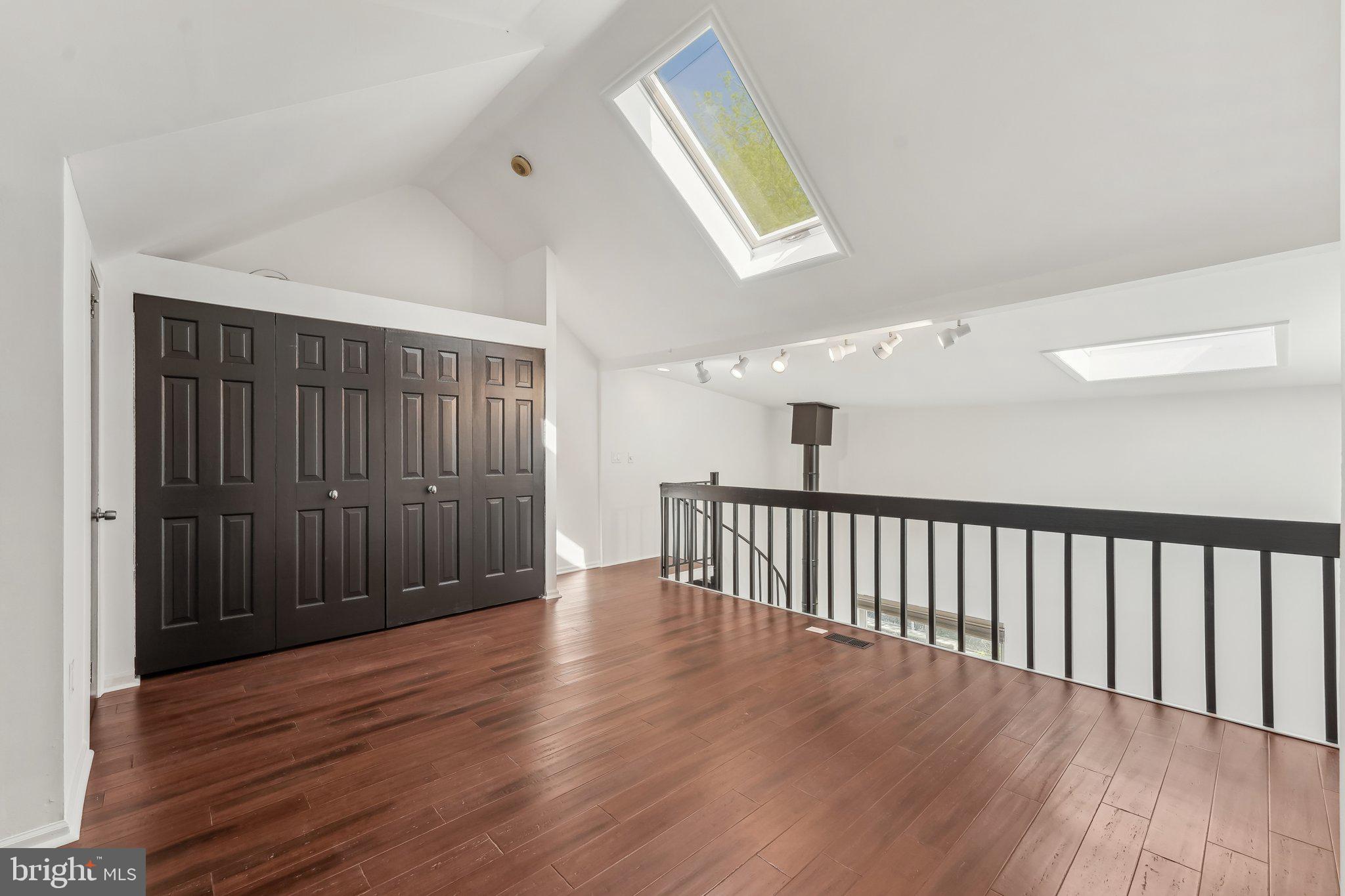 EAST FALLS - Residential