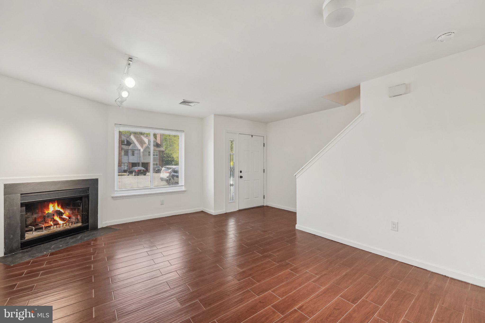 EAST FALLS - Residential