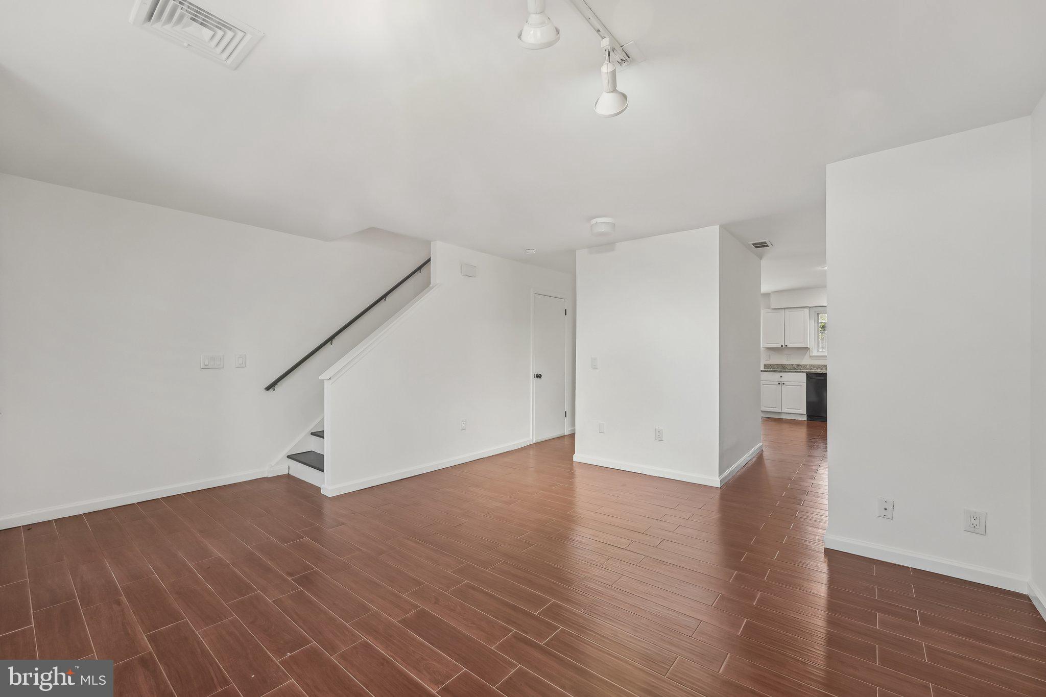 EAST FALLS - Residential