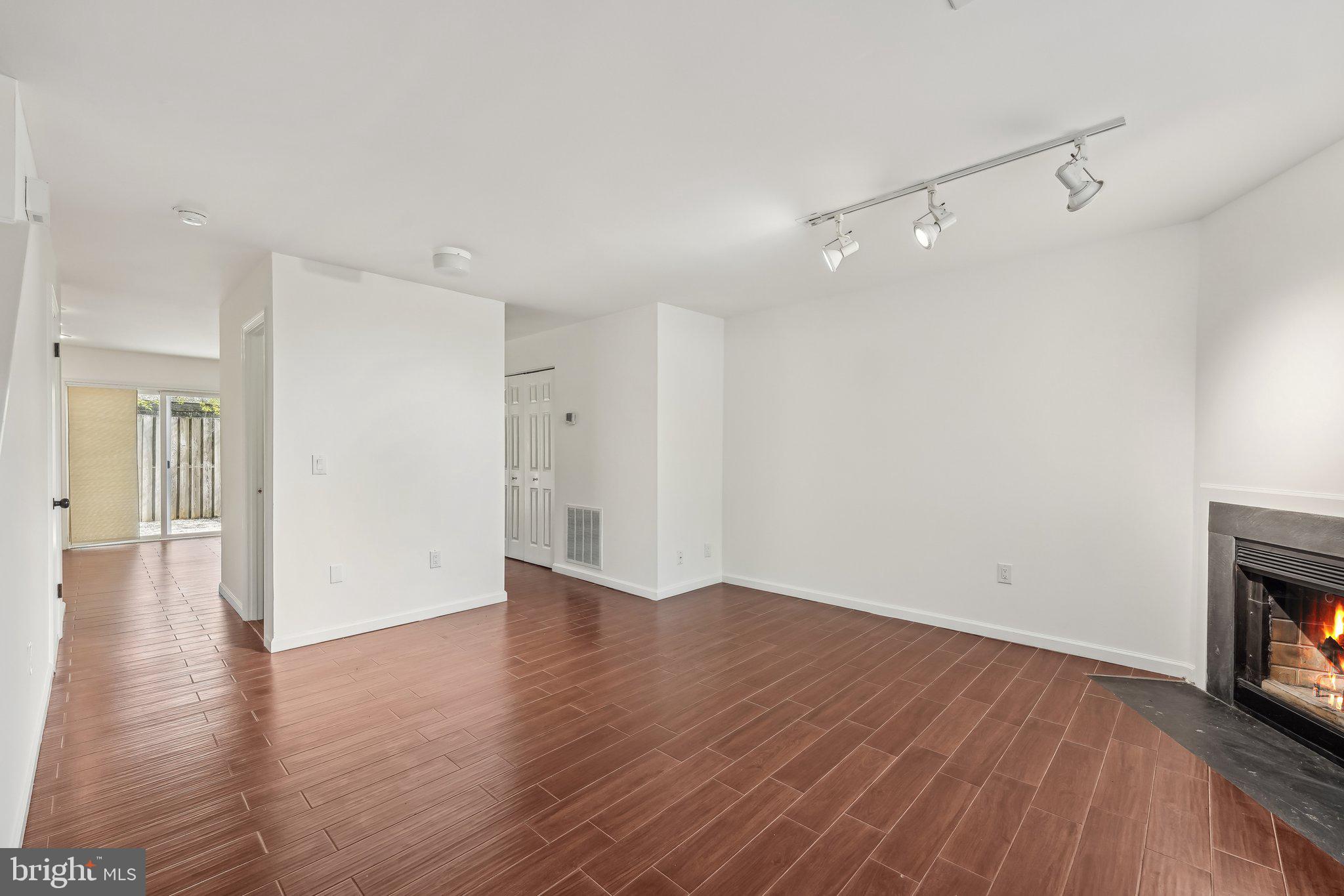 EAST FALLS - Residential