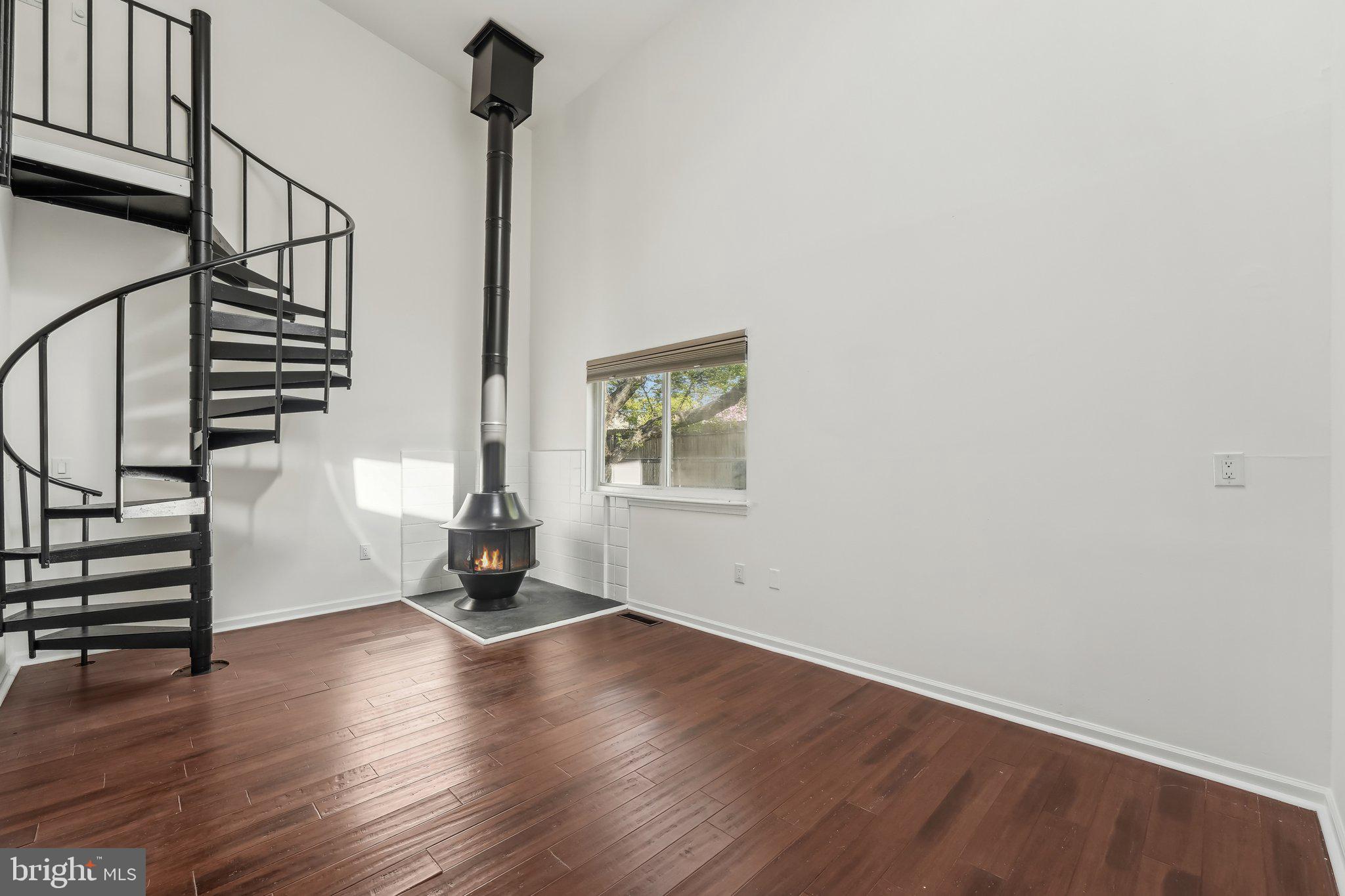 EAST FALLS - Residential