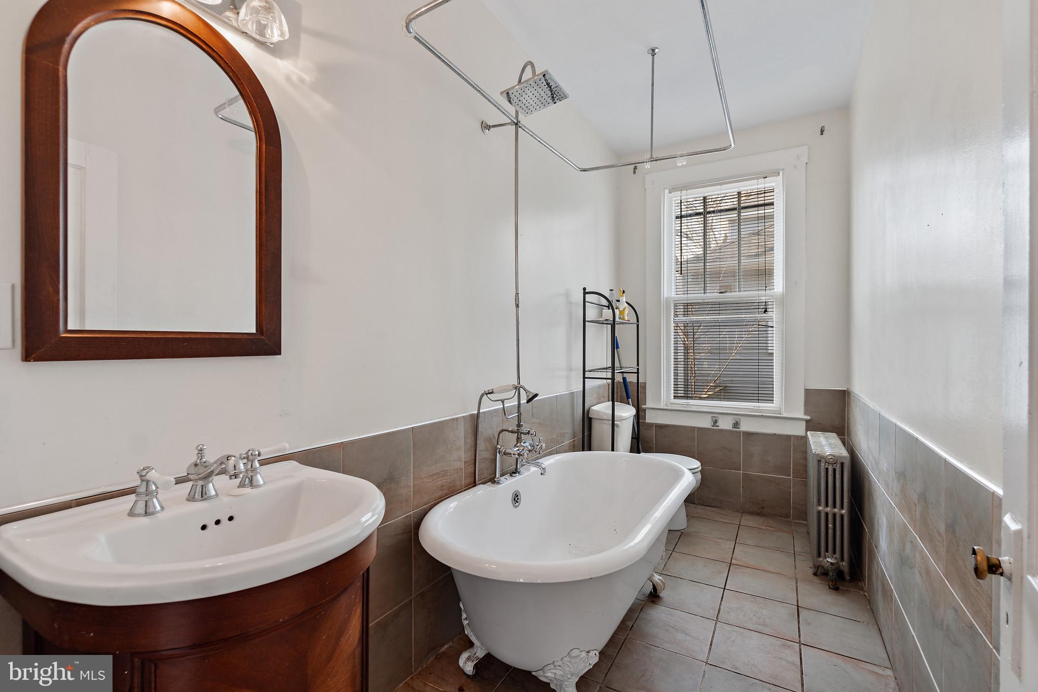 HAMILTON HEIGHTS - Residential Income