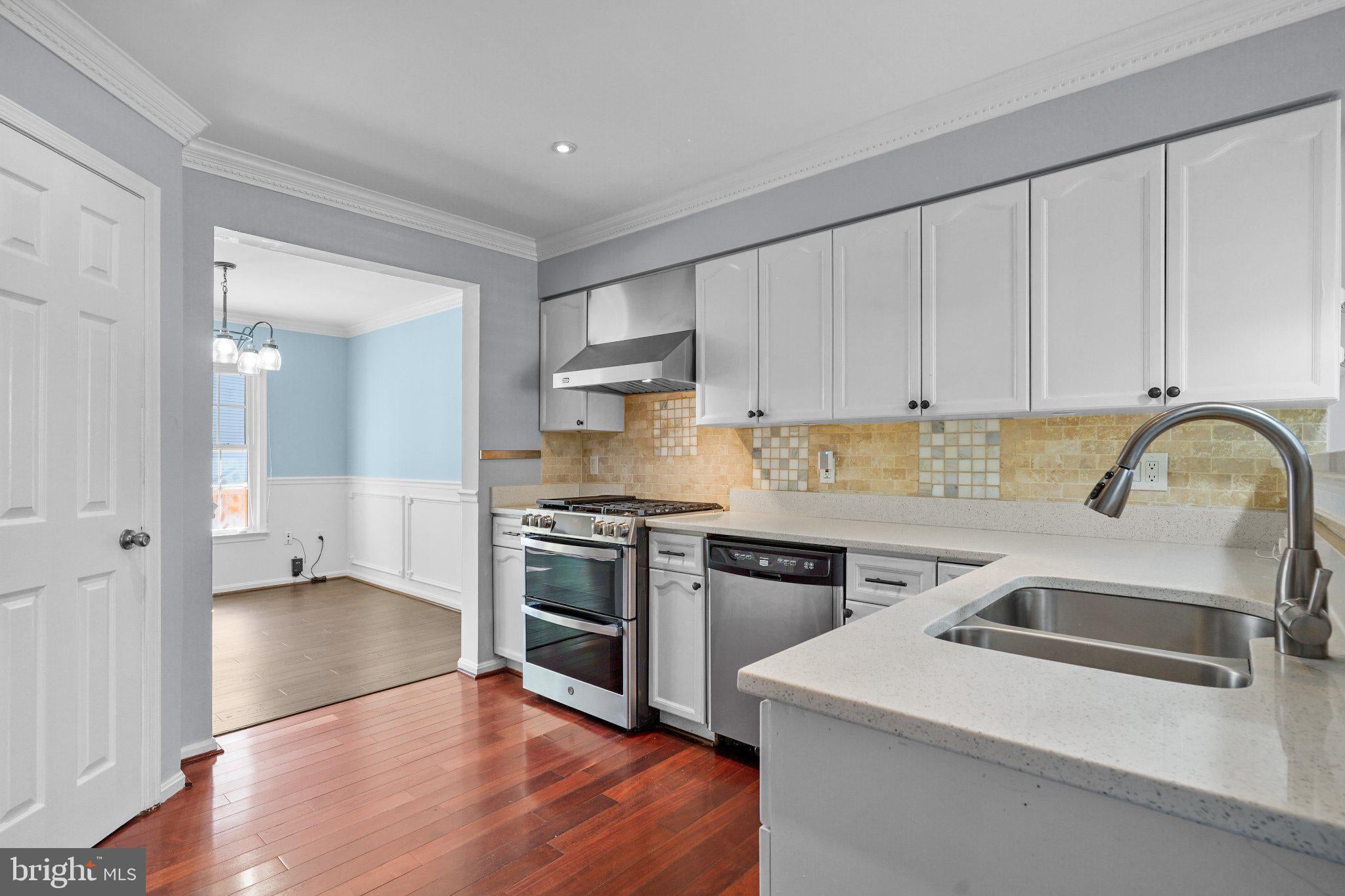 21834 FORMOSA SQUARE