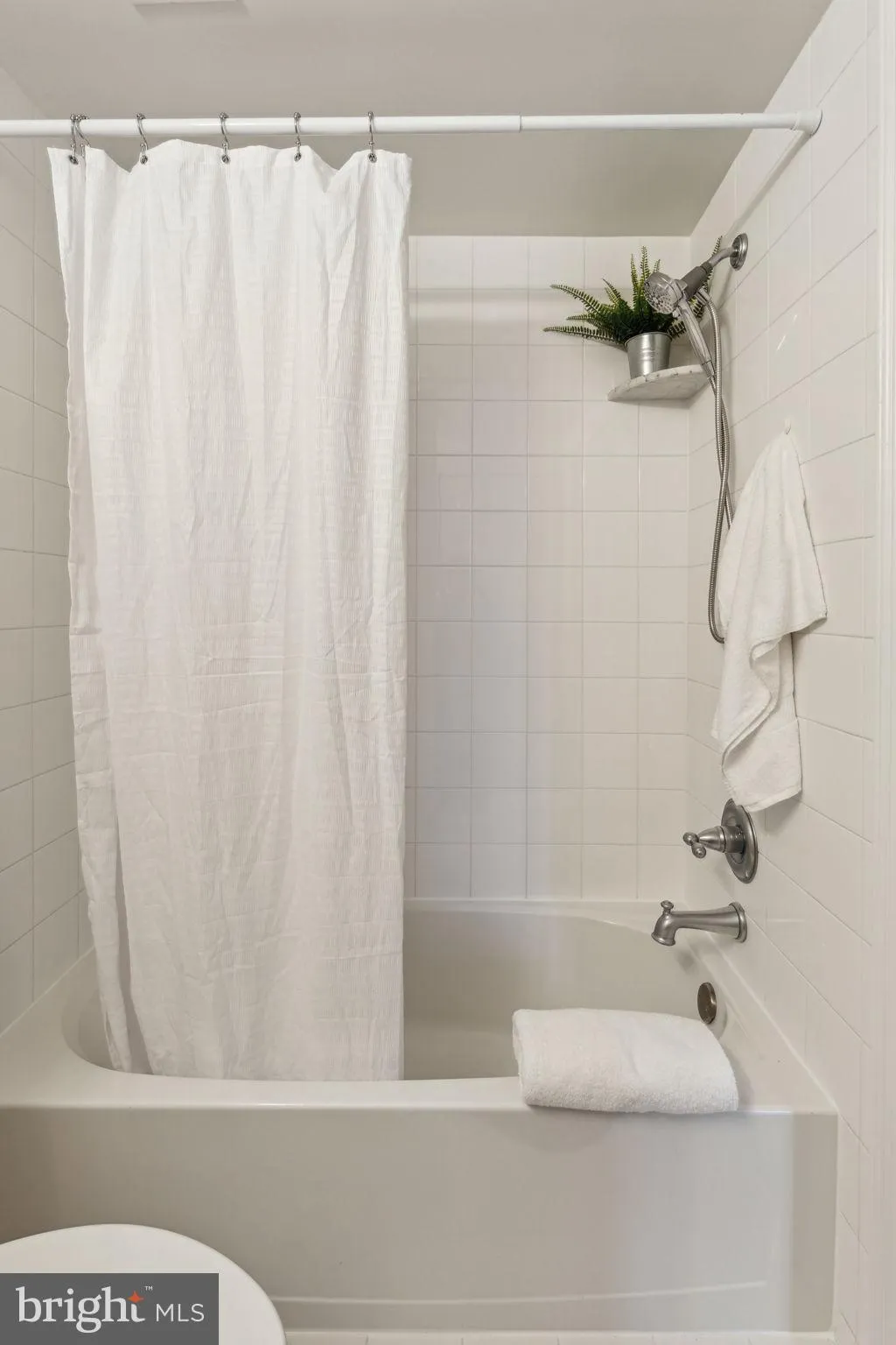 Philadelphia, Pennsylvania 19146, United States, 1 Bedroom Bedrooms, ,1 BathroomBathrooms,Residential,Contingent,127664