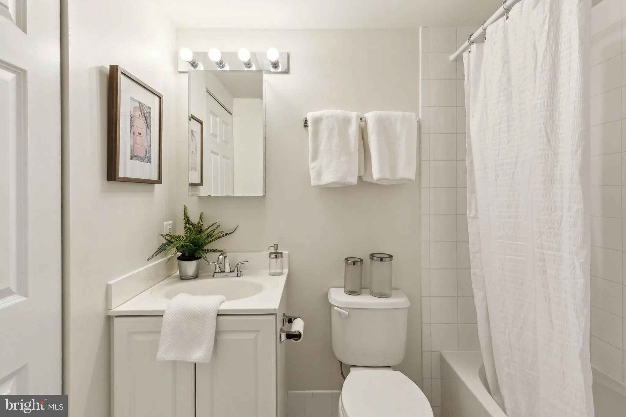 Philadelphia, Pennsylvania 19146, United States, 1 Bedroom Bedrooms, ,1 BathroomBathrooms,Residential,Contingent,127664