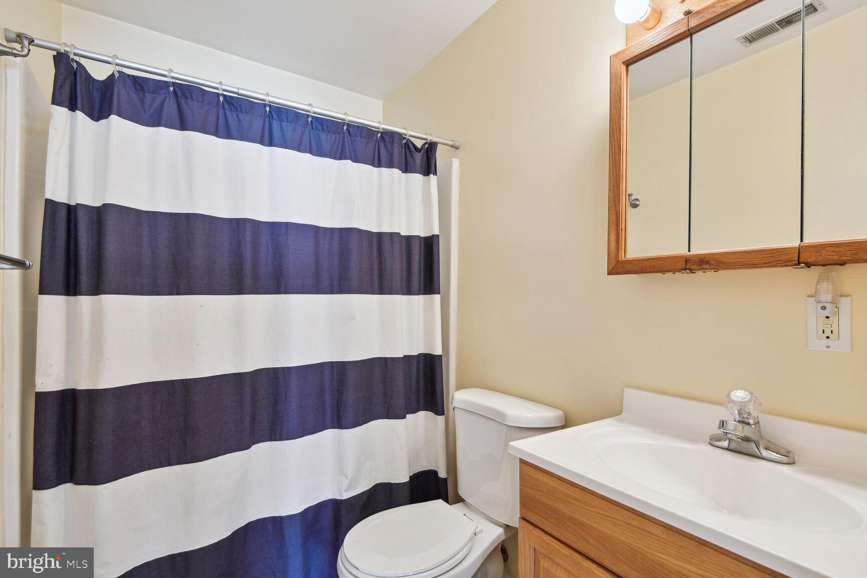 WOODLAND BEACH - Residential