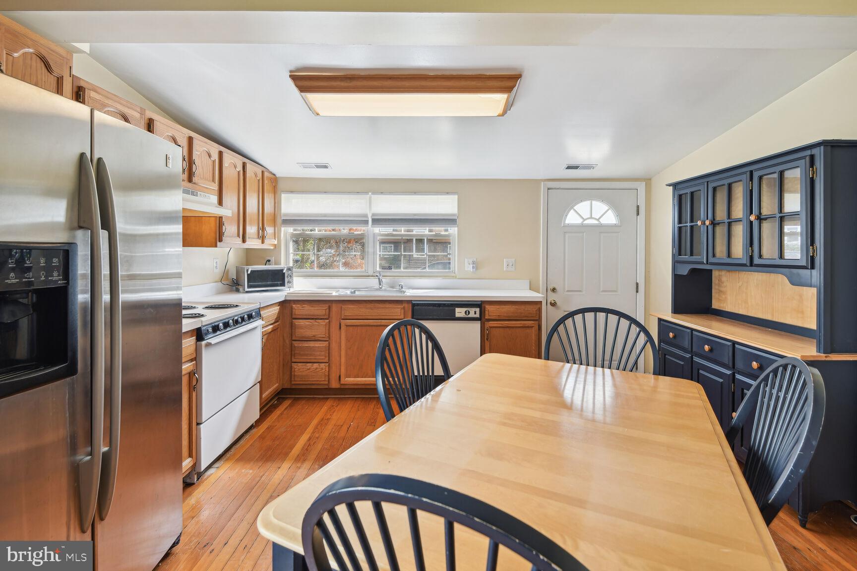 WOODLAND BEACH - Residential