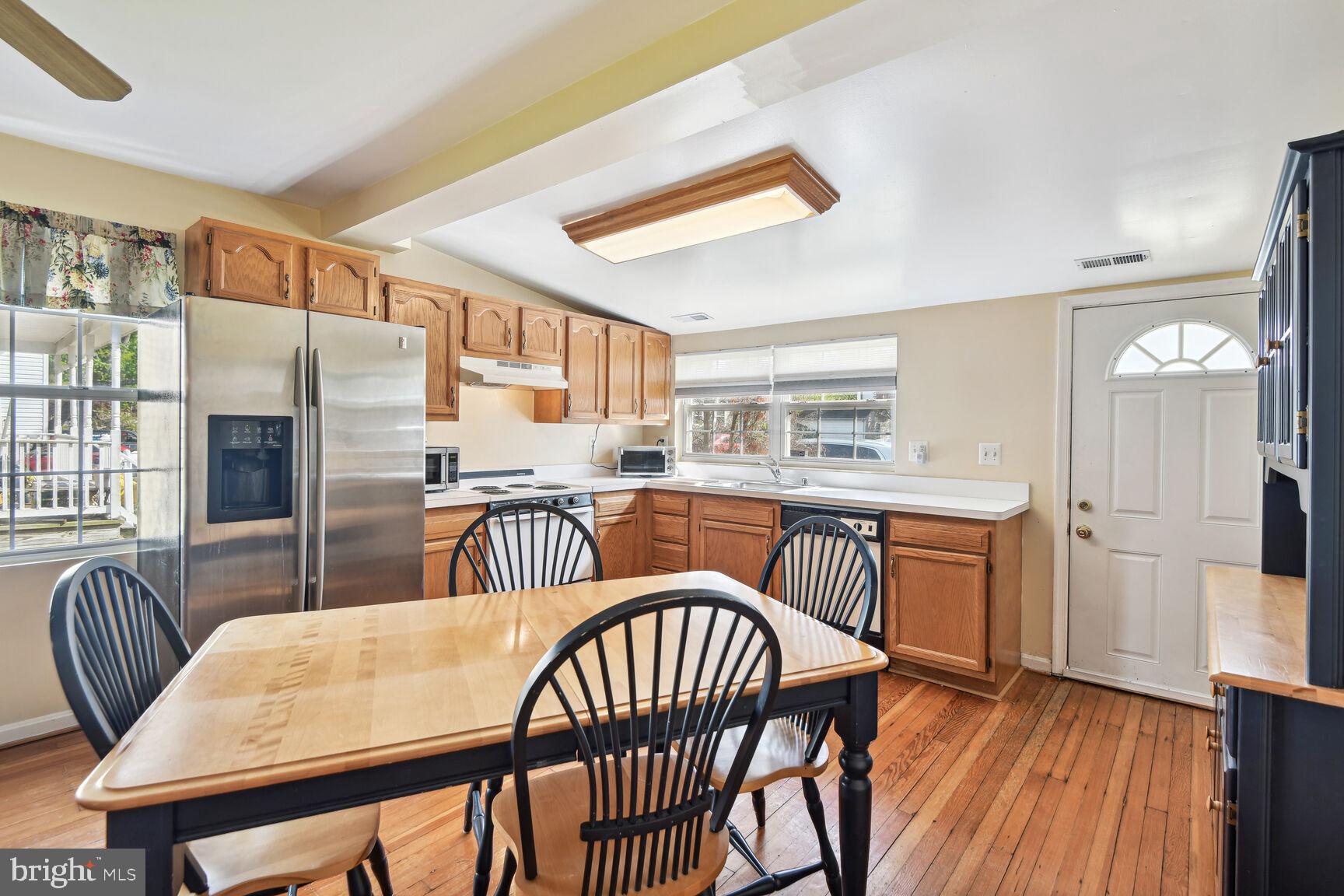 WOODLAND BEACH - Residential