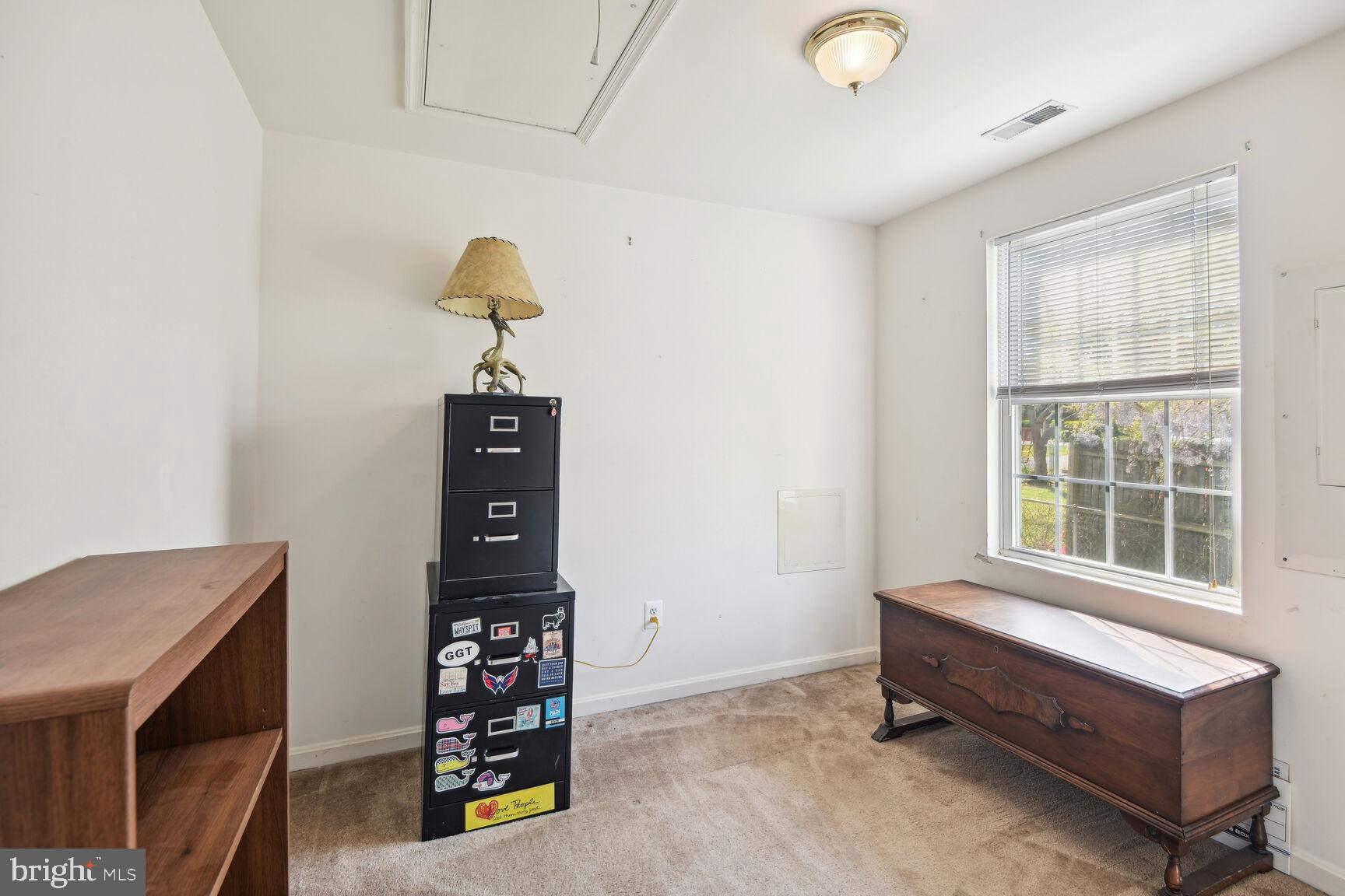 WOODLAND BEACH - Residential