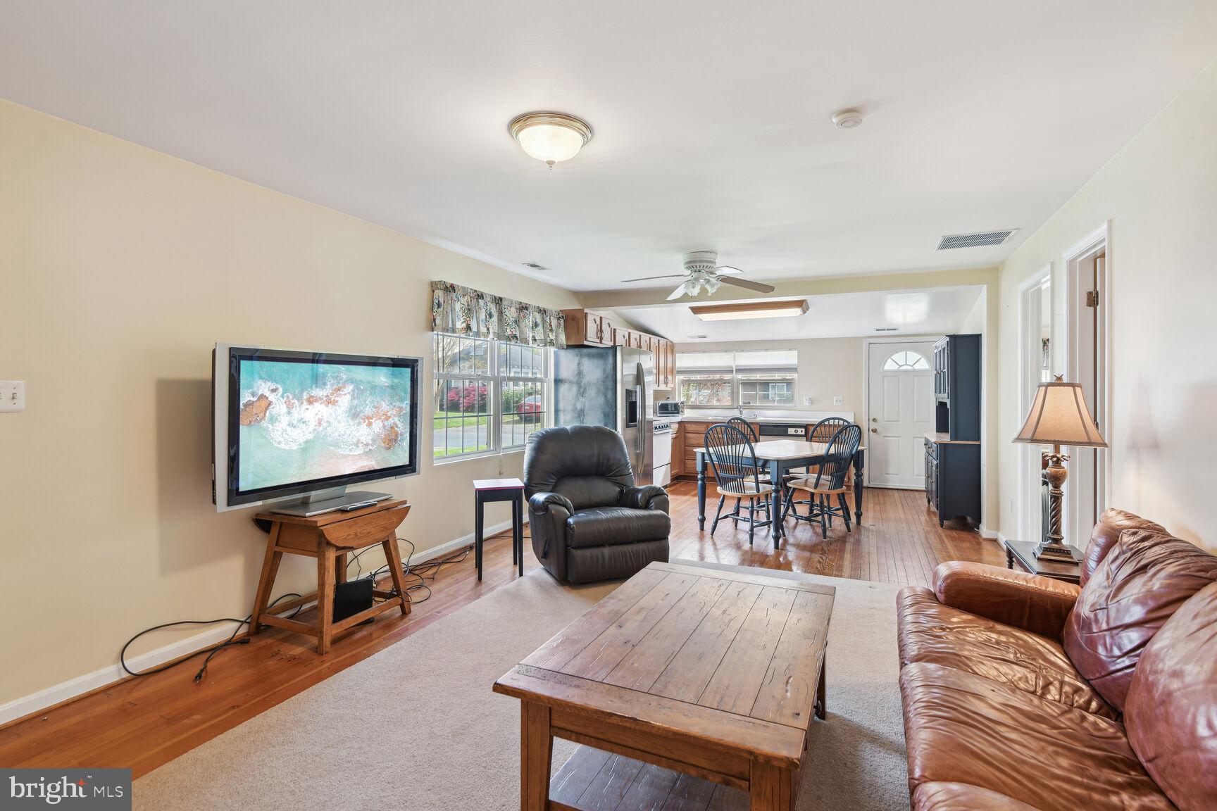 WOODLAND BEACH - Residential