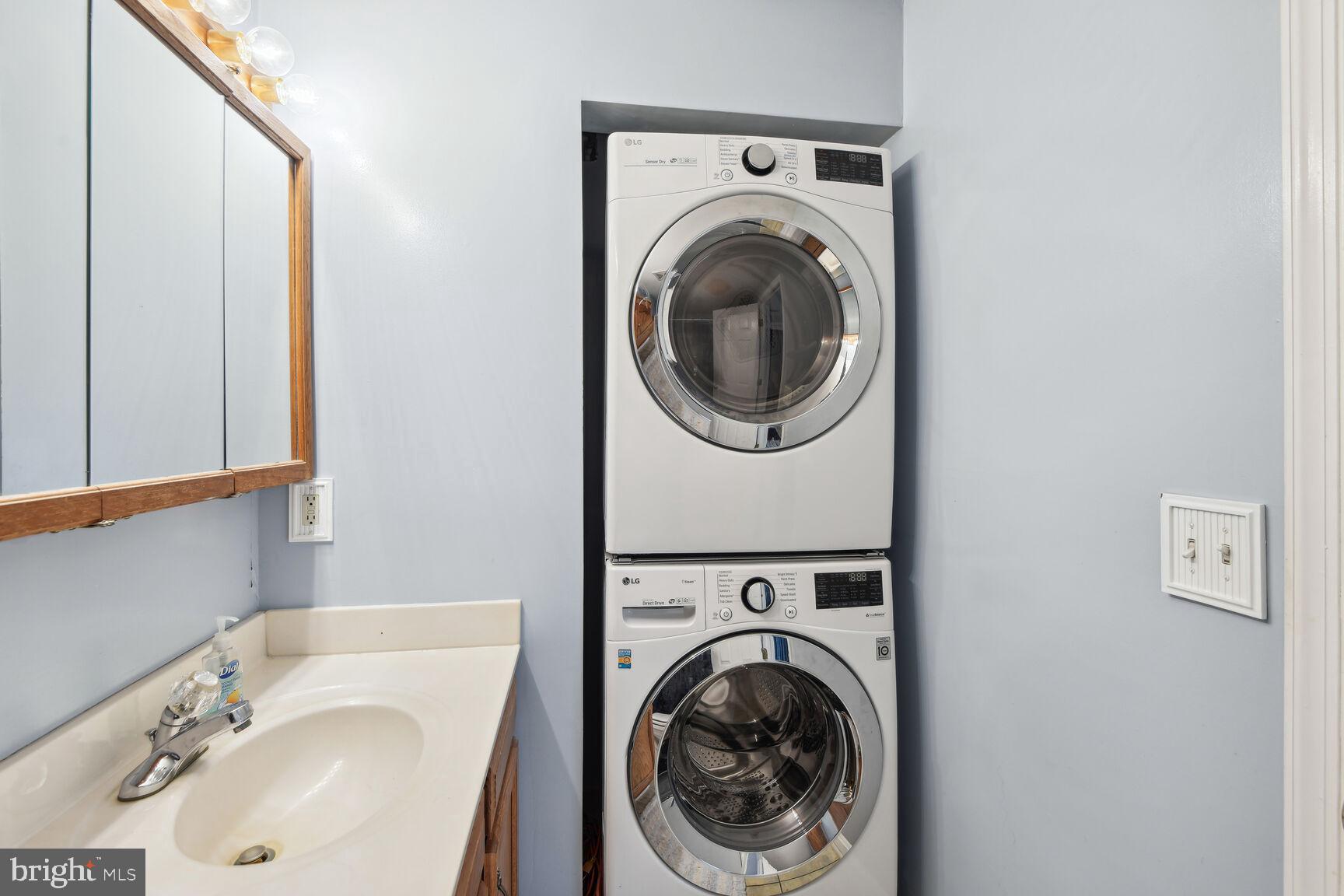 WOODLAND BEACH - Residential