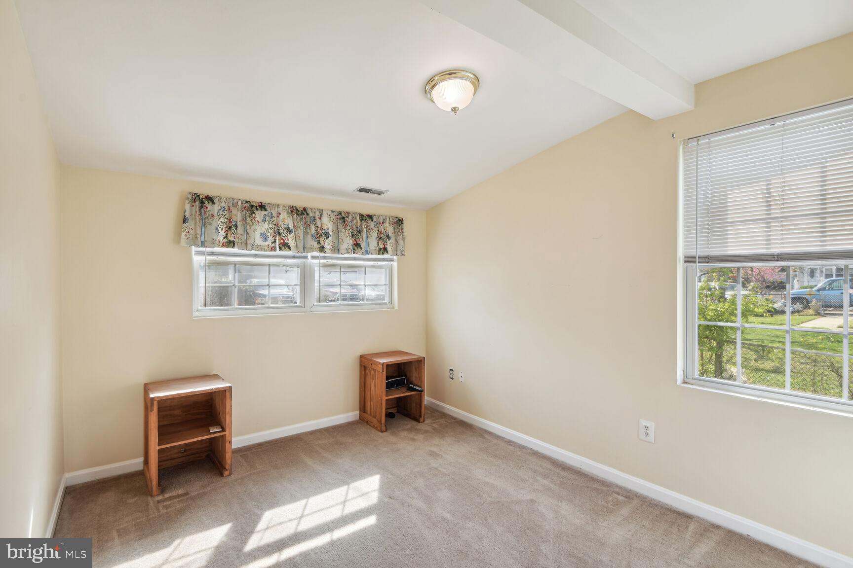 WOODLAND BEACH - Residential