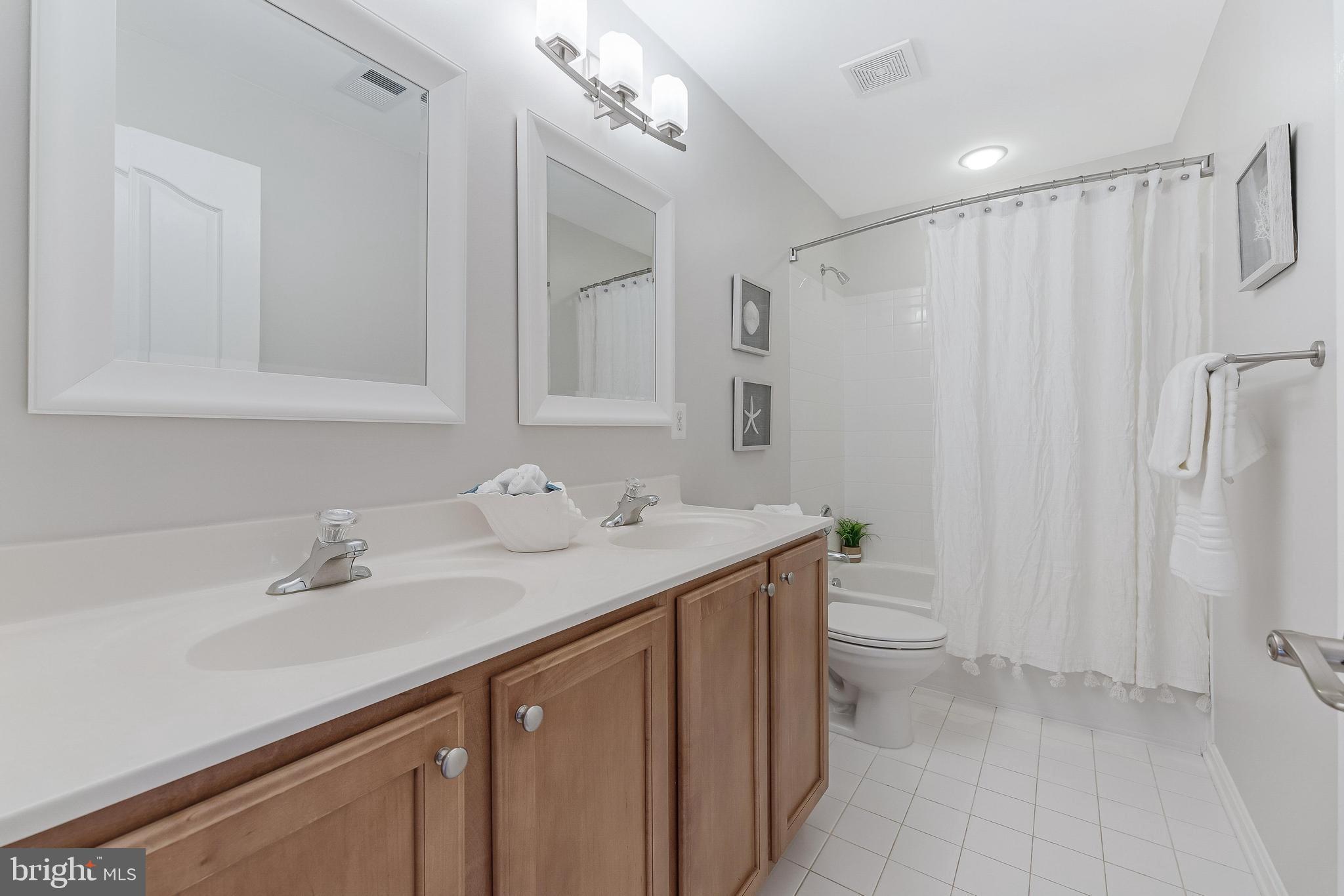 DUTCHMANS CREEK HAMLET - Residential