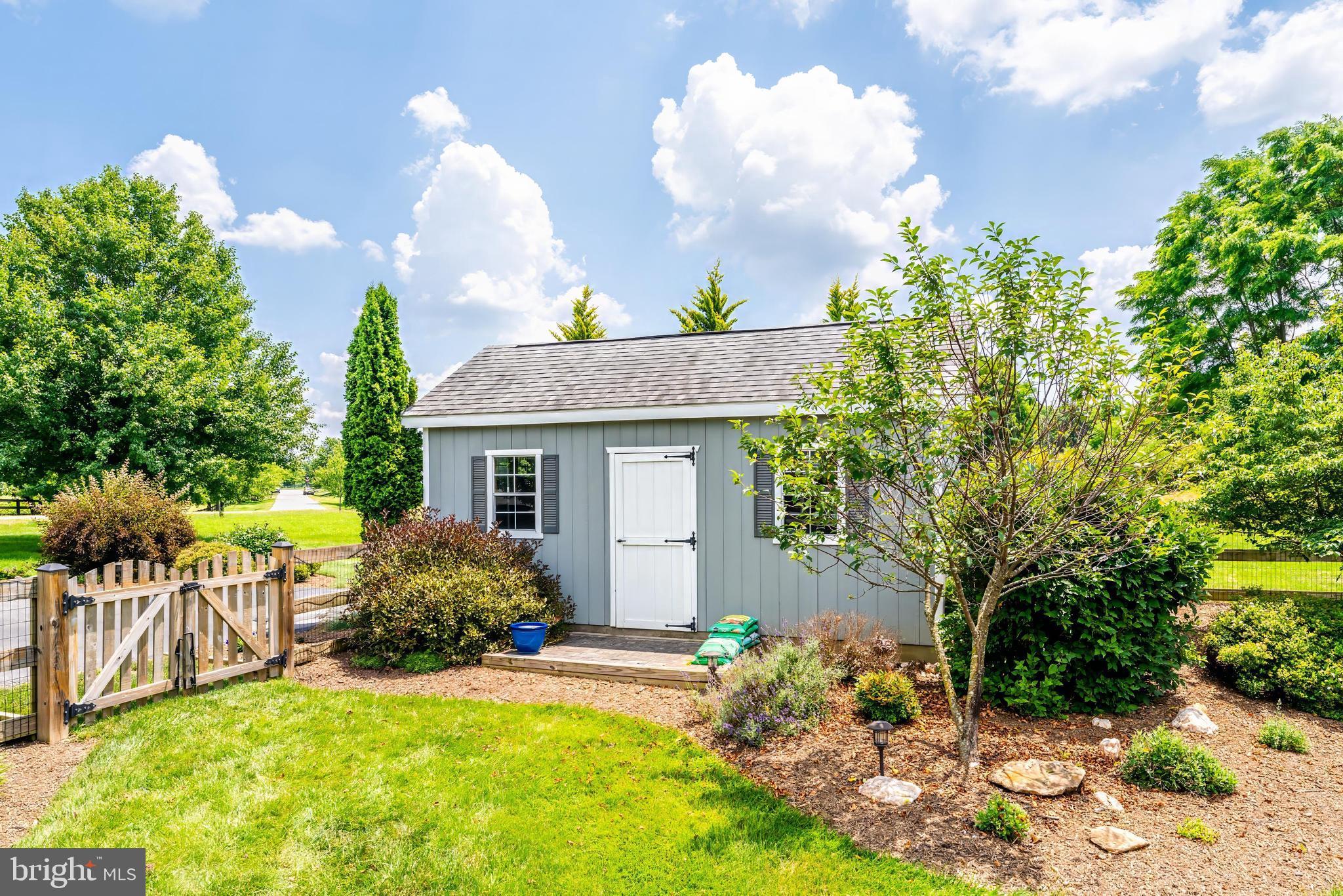 DUTCHMANS CREEK HAMLET - Residential