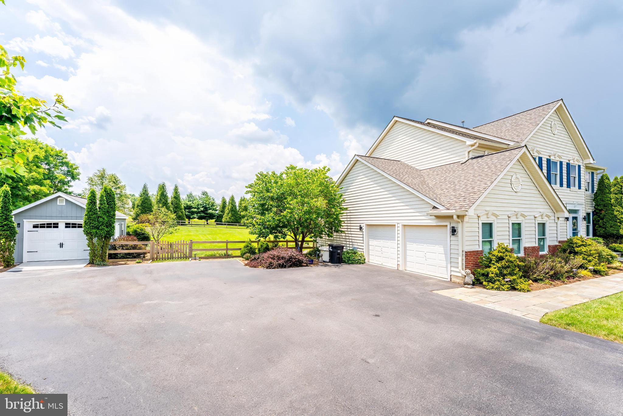 DUTCHMANS CREEK HAMLET - Residential