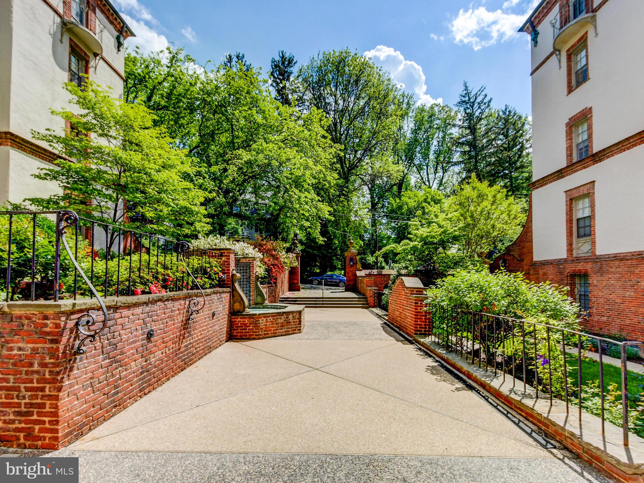ROLAND PARK - Residential
