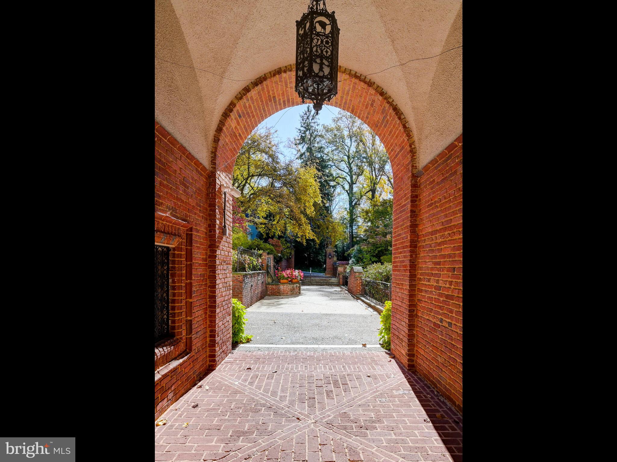 ROLAND PARK - Residential