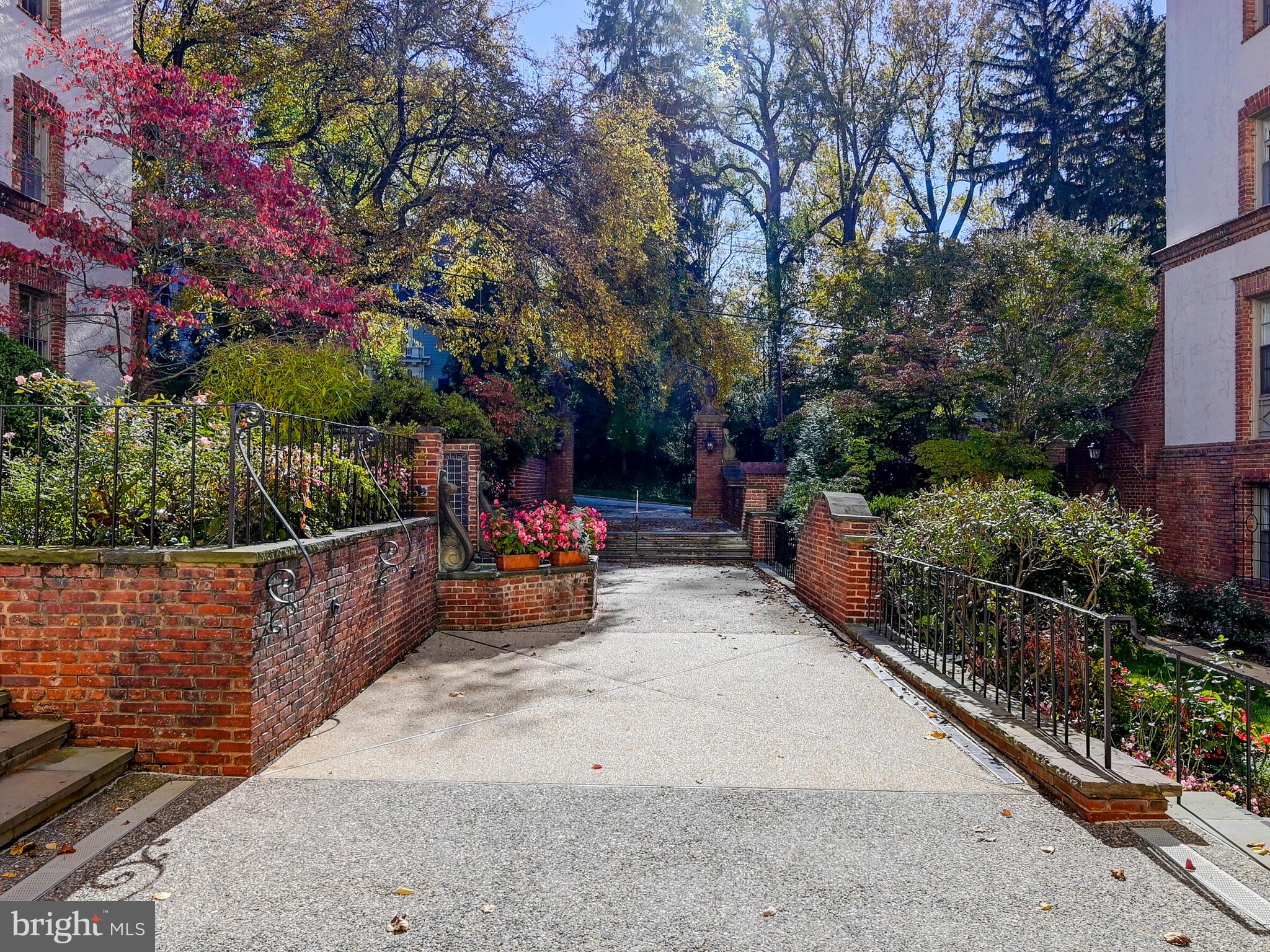 ROLAND PARK - Residential