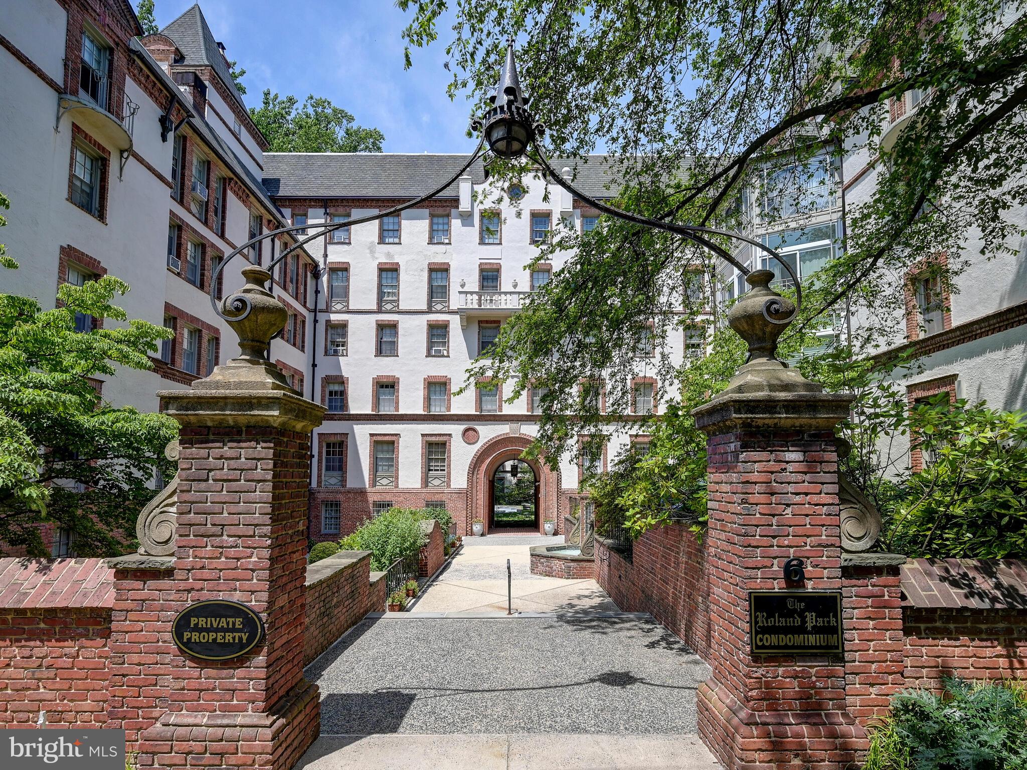 ROLAND PARK - Residential