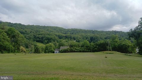 CAROLYNS WAY LINDEN VA 22642