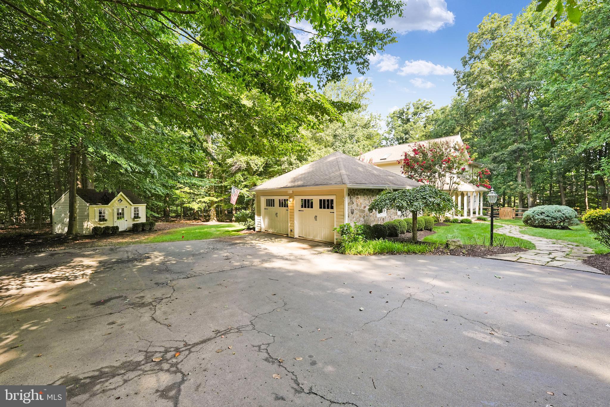 CANTERBURY WOODS - Residential