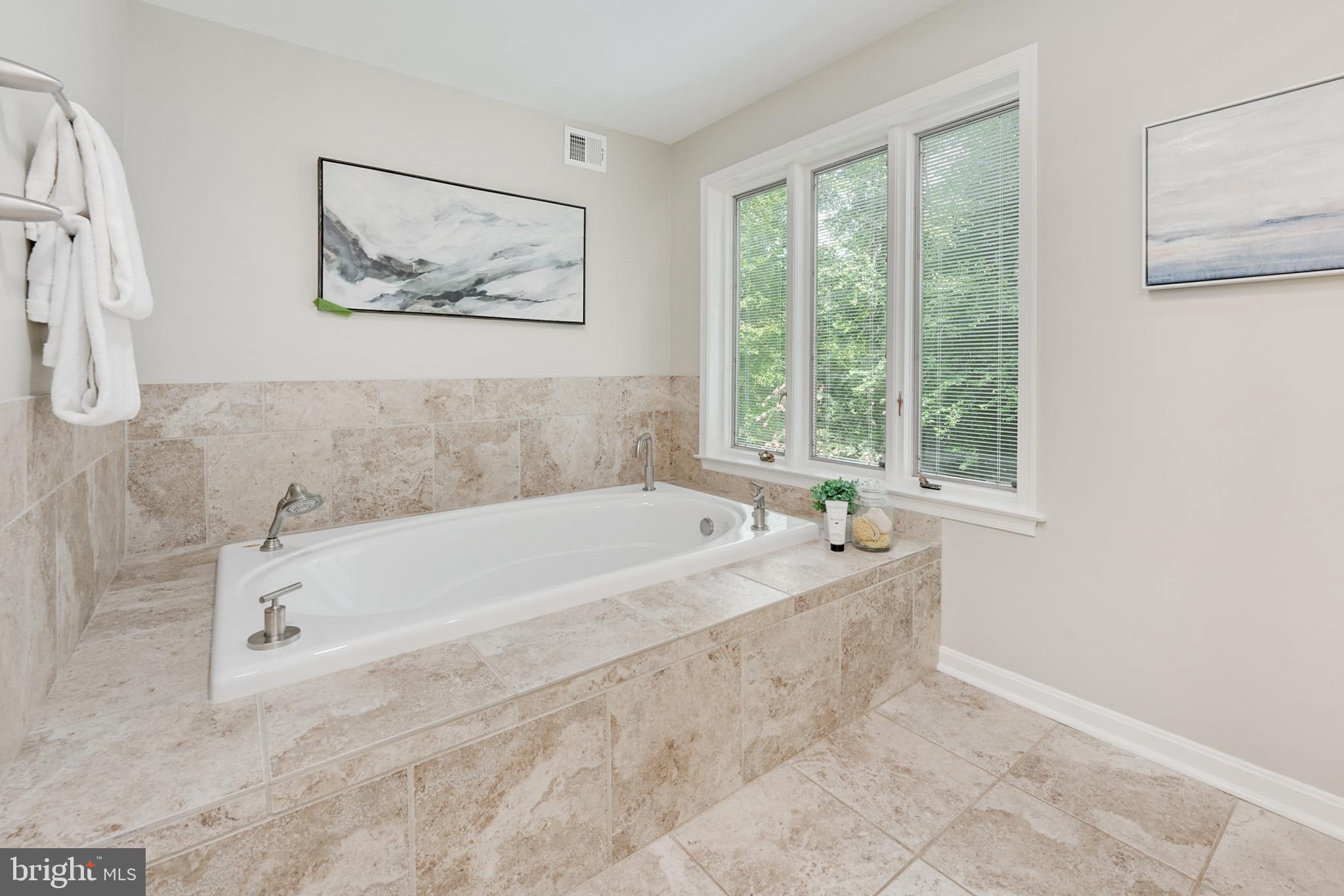 CANTERBURY WOODS - Residential