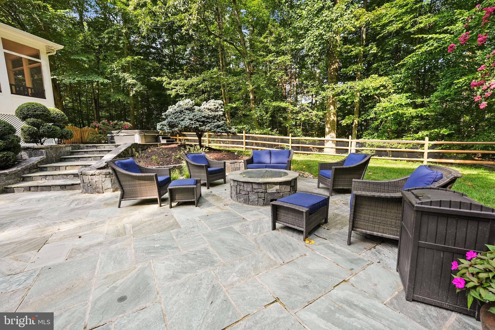 CANTERBURY WOODS - Residential