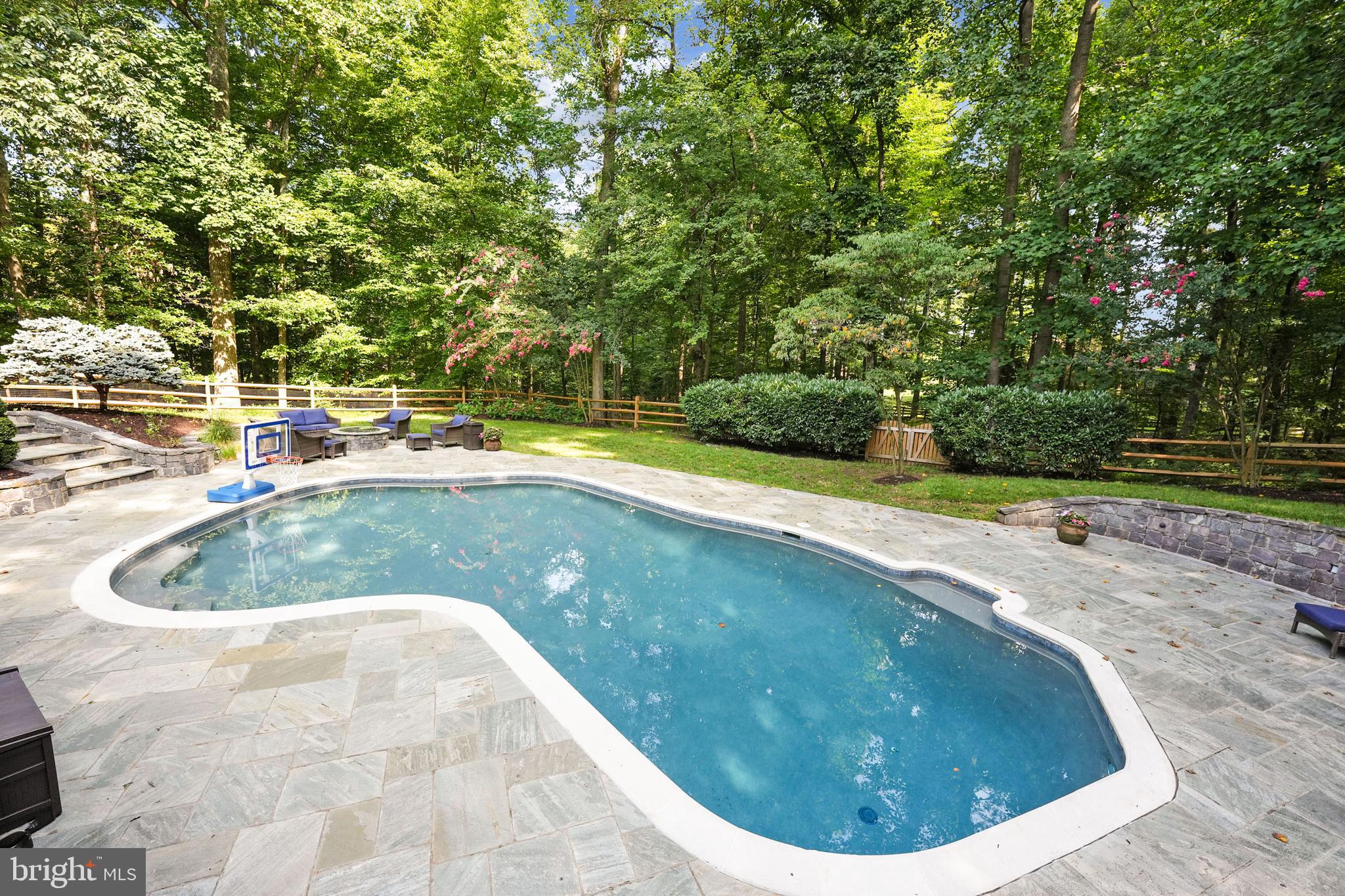 CANTERBURY WOODS - Residential