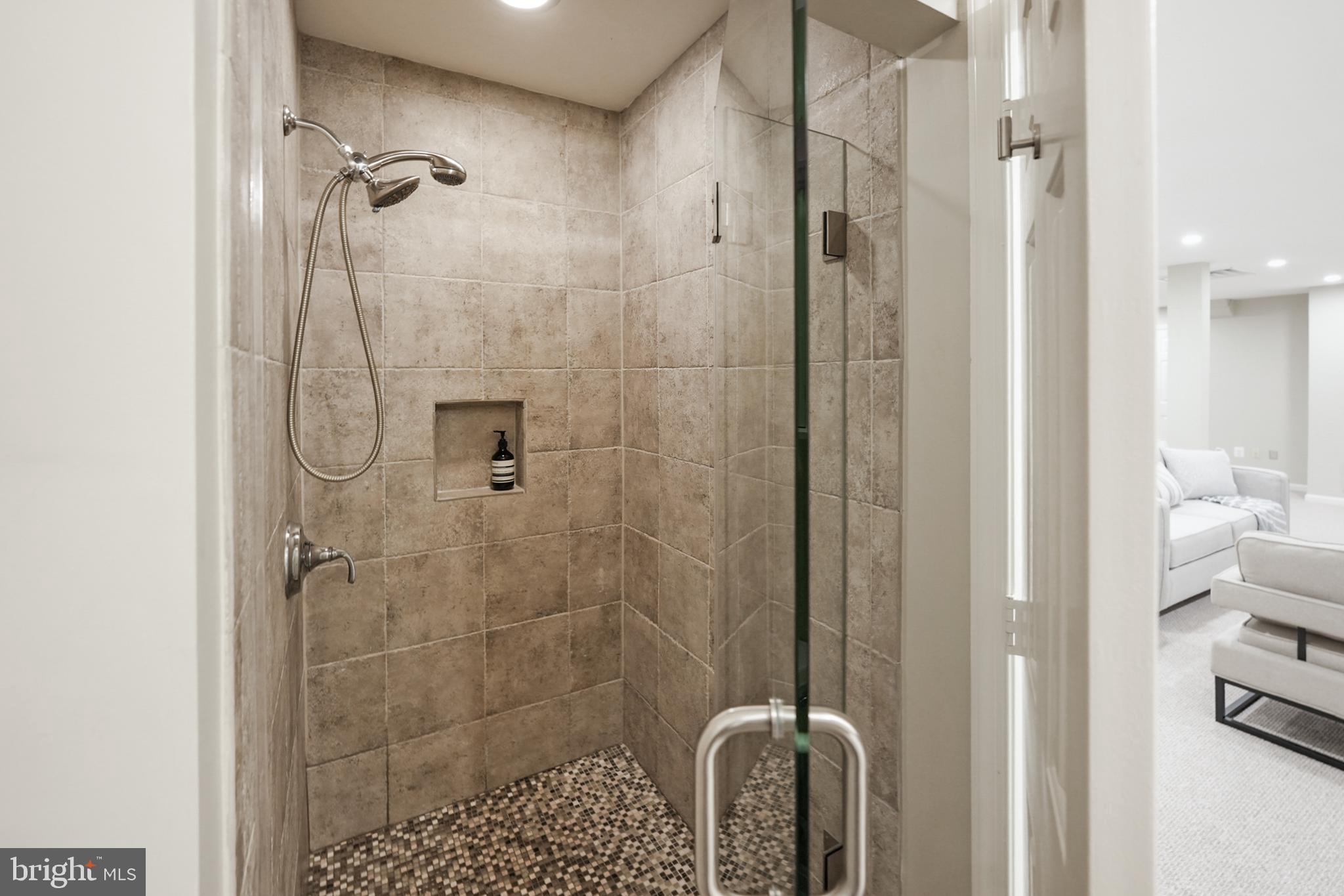 CANTERBURY WOODS - Residential