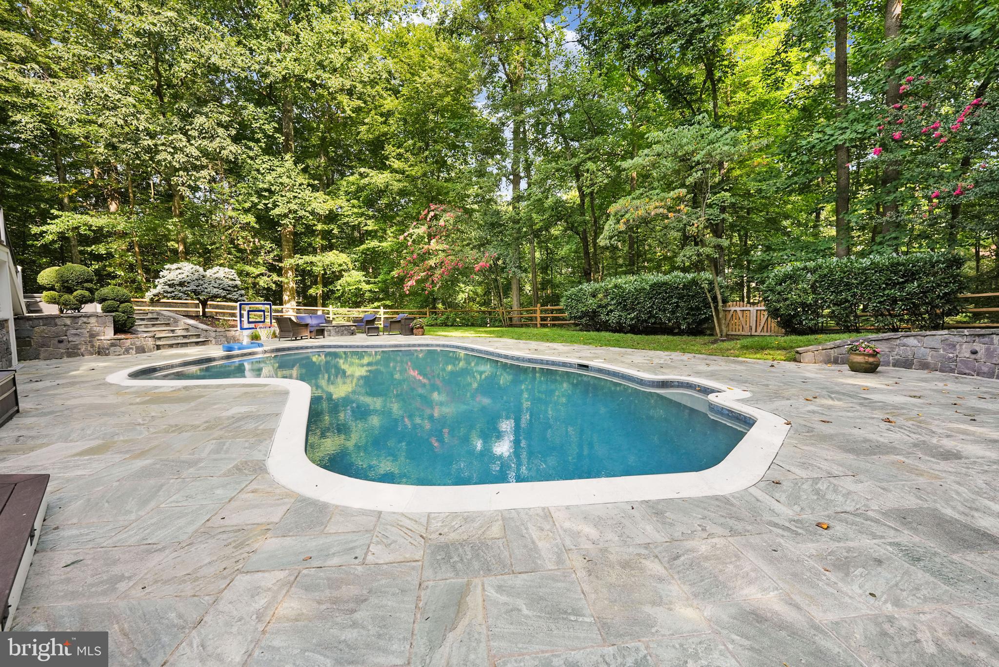 CANTERBURY WOODS - Residential