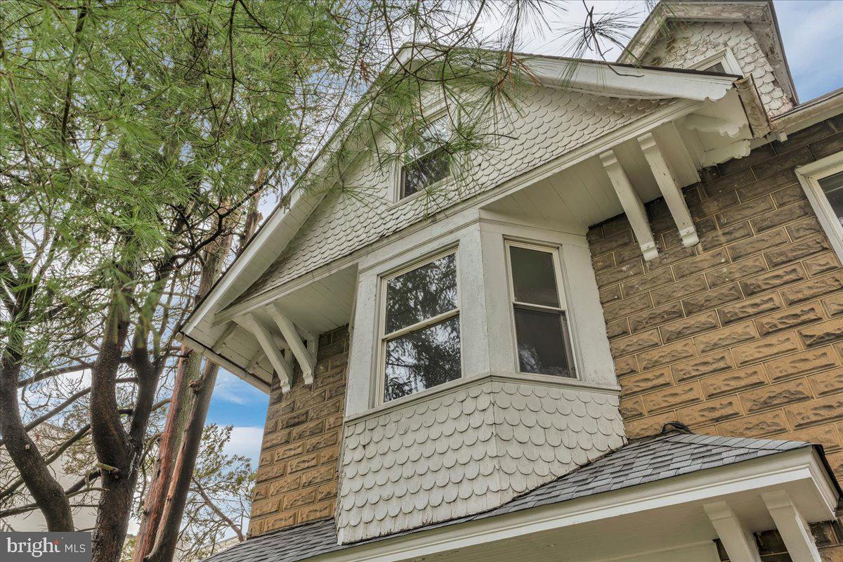 38 CURTIS AVENUE