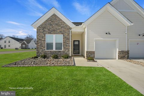 Townhouse For Sale - 11 Kinsale Place<br/> DOVER, DE 19904