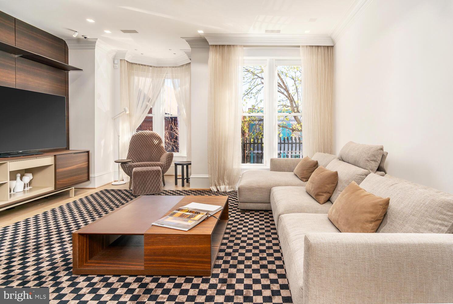 GEORGETOWN - Commercial Sale
