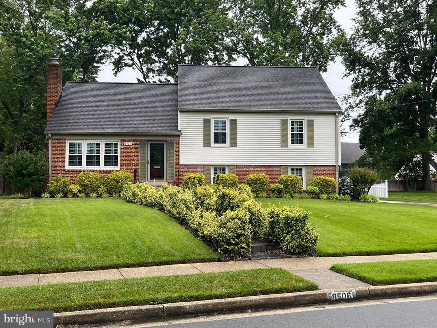 Fabulous 4 bedroom, 3 bath home situated on a .3 acre lot located in highly sought after Waynewood!  Impeccably maintained, light-filled rooms, conveniently located off the GW Parkway, the Potomac River bike/walking path, and the bus to DC and the metro.  Wonderful main level features hardwood floors, handsome moldings, and an open kitchen will delight the chef with stainless steel appliances, granite countertops, and a gas range. Enjoy entertaining in the spacious sunroom with access to the new flagstone patio.  The upper levels offer well-appointed bedrooms with hardwood floors, ample closets, and 2 updated baths.  Renovated lower level offers an expansive family room, full bath, laundry area with a sink and additional cabinetry, mud/storage room, and access to the outdoors.  The wonderful backyard is ideal for gathering friends and family featuring a large, flat, fully fenced yard with a flagstone patio and storage shed.  No pets. Fireplace is for decorative purposes only. 

Waynewood Elementary and Carl Sandburg Middle School are within a 5-minute walk.  Nestled between Old Town Alexandria and Historic Mt. Vernon, this home is conveniently located with short commutes to Ft. Belvoir (15 minutes), Reagan National Airport (15 minutes), Pentagon (25 minutes), and Bolling AFB (25 minutes).