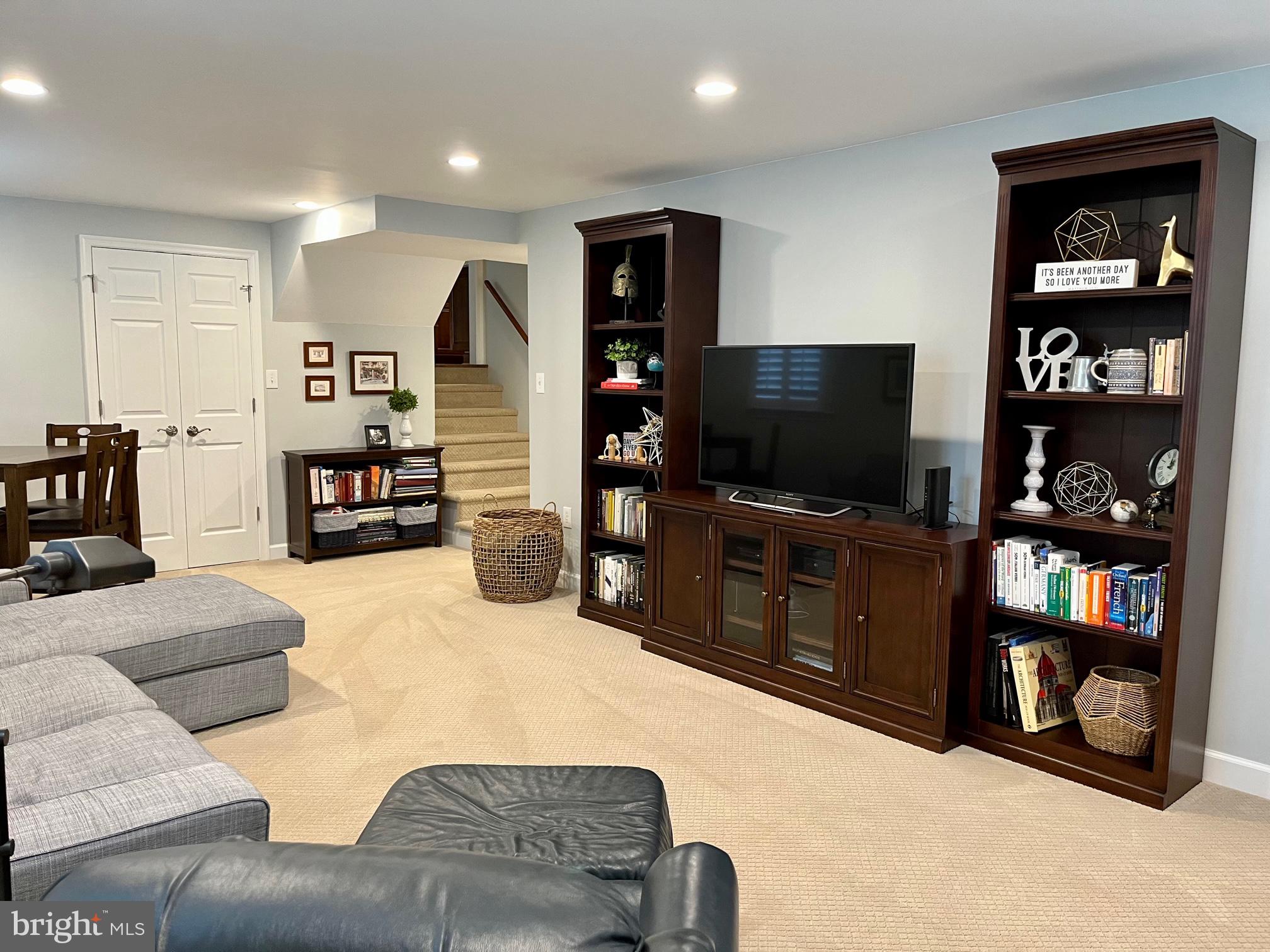 WAYNEWOOD - Residential Lease