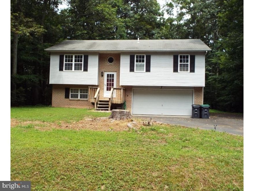 This Lake Wynonah home has seclusion plus all the amenities of the gated community.  Main floor consists of Kitchen-dining area combo with extra pantry, Livingroom with built-in shelving for all your extras, 3 bedrooms & one bath.  Freshly painted bedrooms plus double closet in Main Bedroom. Dining area has sliding doors to deck that overlooks the back yards and wooded area with wildlife. Oversized garage can fit car & motorcycle. Lower Level 4th Bedroom & Laundry room with half bath.  Storage room with shelving plus shelving in the garage. Central Air & Oil heat. Lovely treed setting for entertaining or just relaxing. Lake amenities include 2 lakes, basketball court, fishing, boating, community pool, tennis court, playground, lodge and so much more!  This could be the home for you! Over 30 miles of roads with security gates.