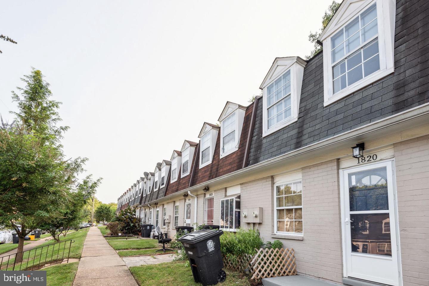 WINDMILL SQUARE - Residential Lease