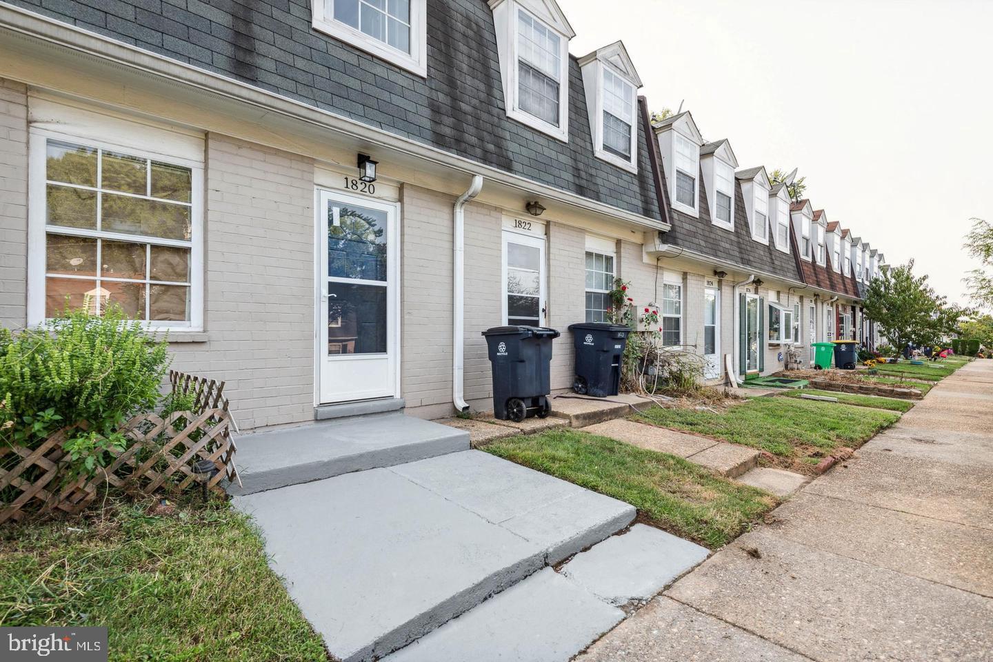 WINDMILL SQUARE - Residential Lease