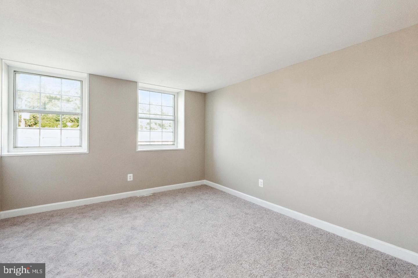 WINDMILL SQUARE - Residential Lease