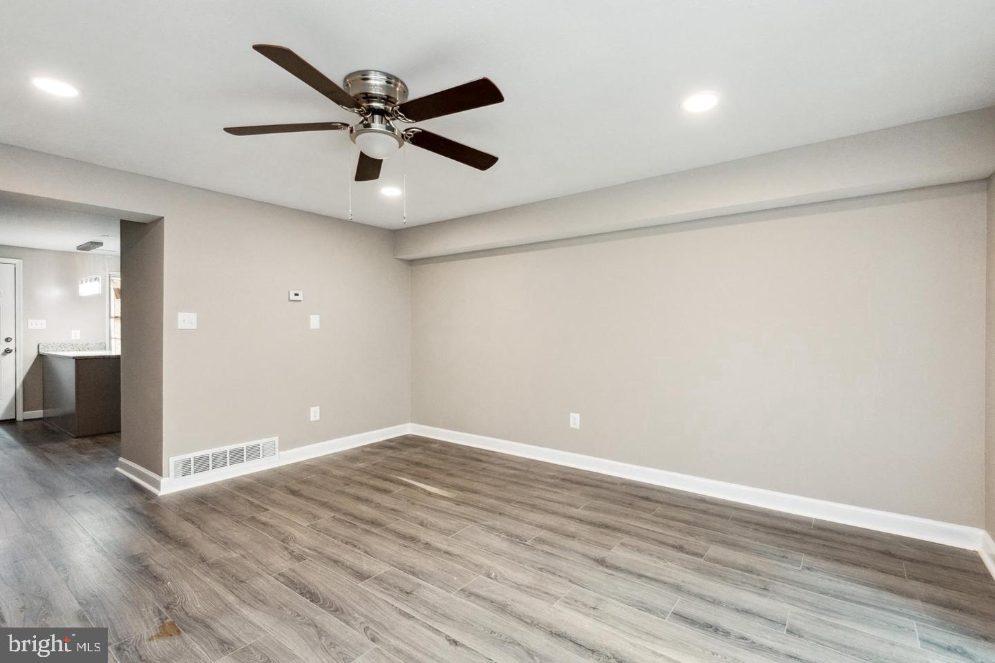 WINDMILL SQUARE - Residential Lease