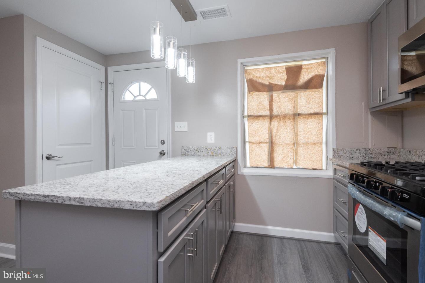 WINDMILL SQUARE - Residential Lease