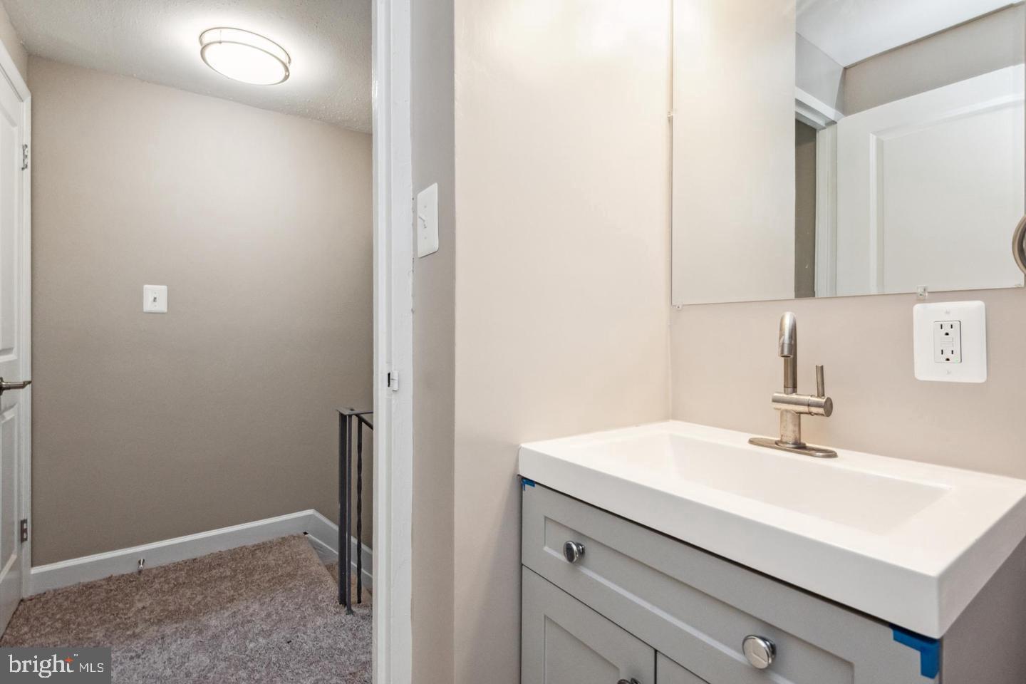 WINDMILL SQUARE - Residential Lease