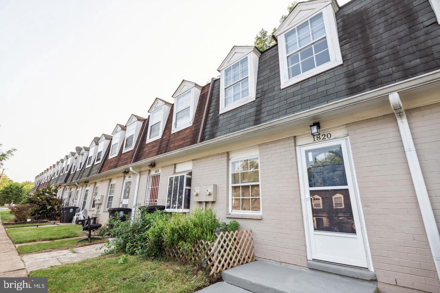 WINDMILL SQUARE - Residential Lease