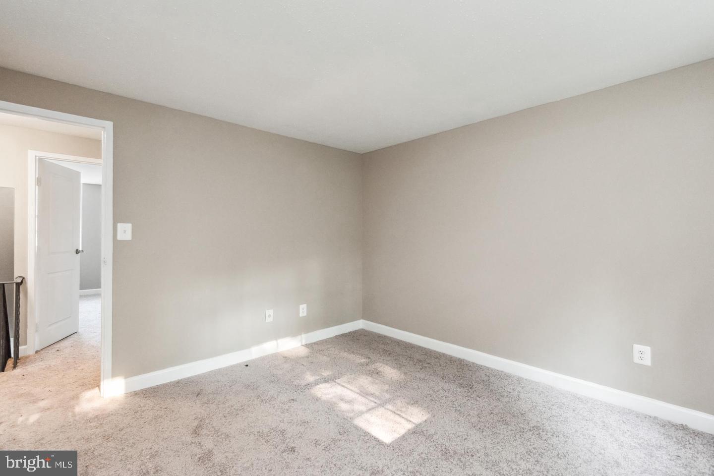 WINDMILL SQUARE - Residential Lease