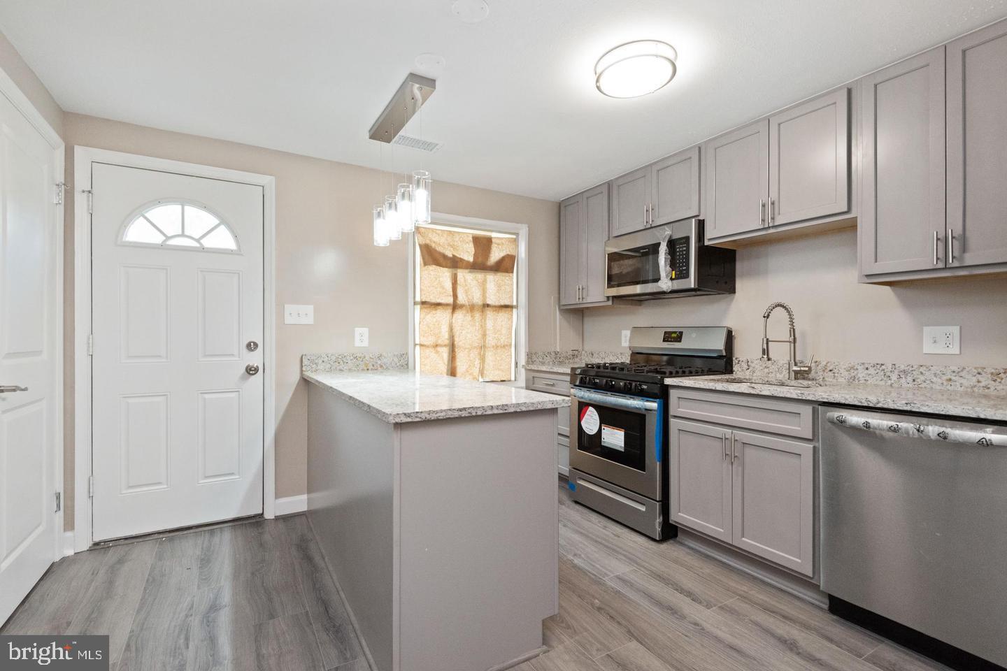 WINDMILL SQUARE - Residential Lease