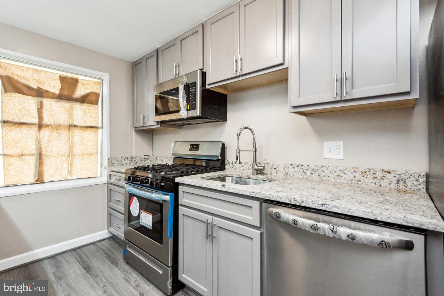 WINDMILL SQUARE - Residential Lease