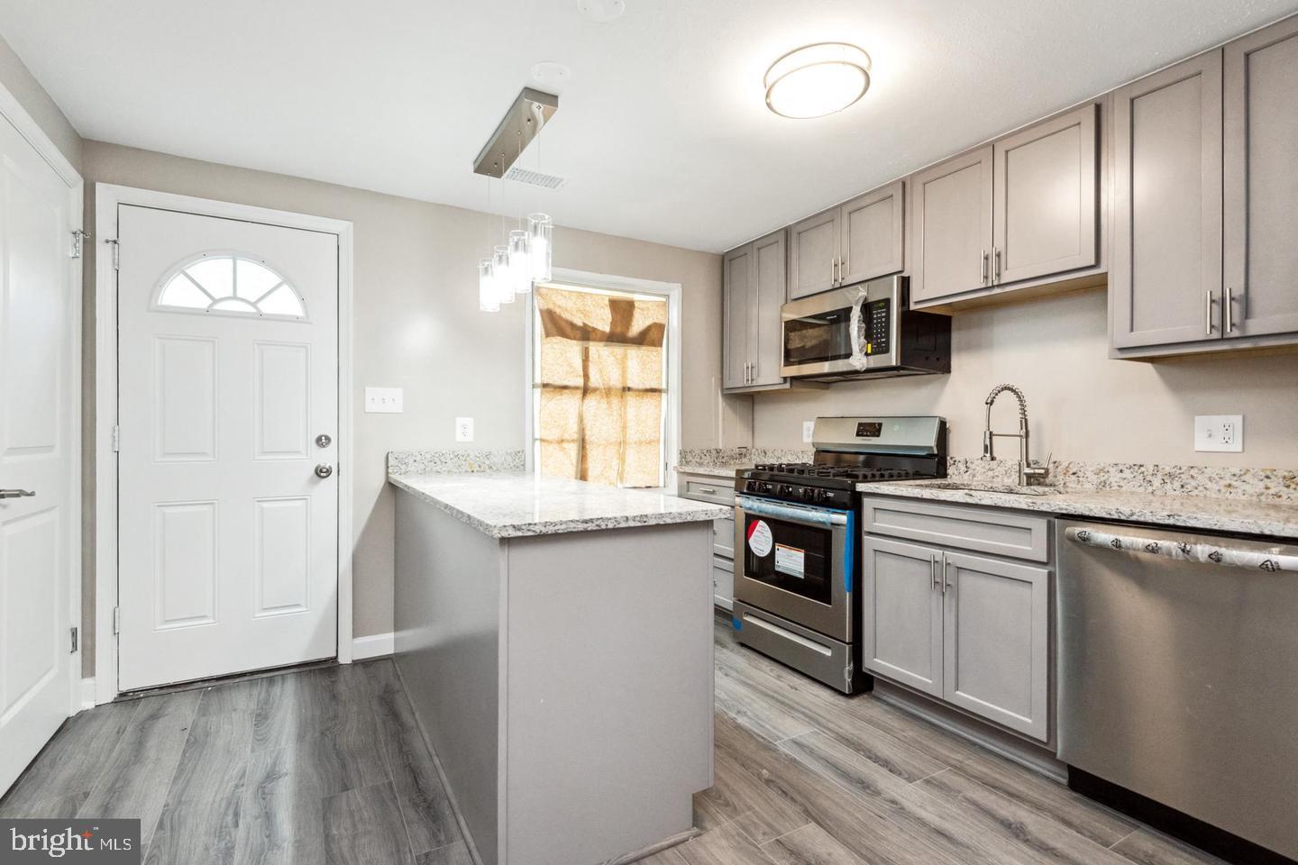 WINDMILL SQUARE - Residential Lease